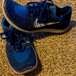 Boys Nike blue size 6.5 (or womens size 8)